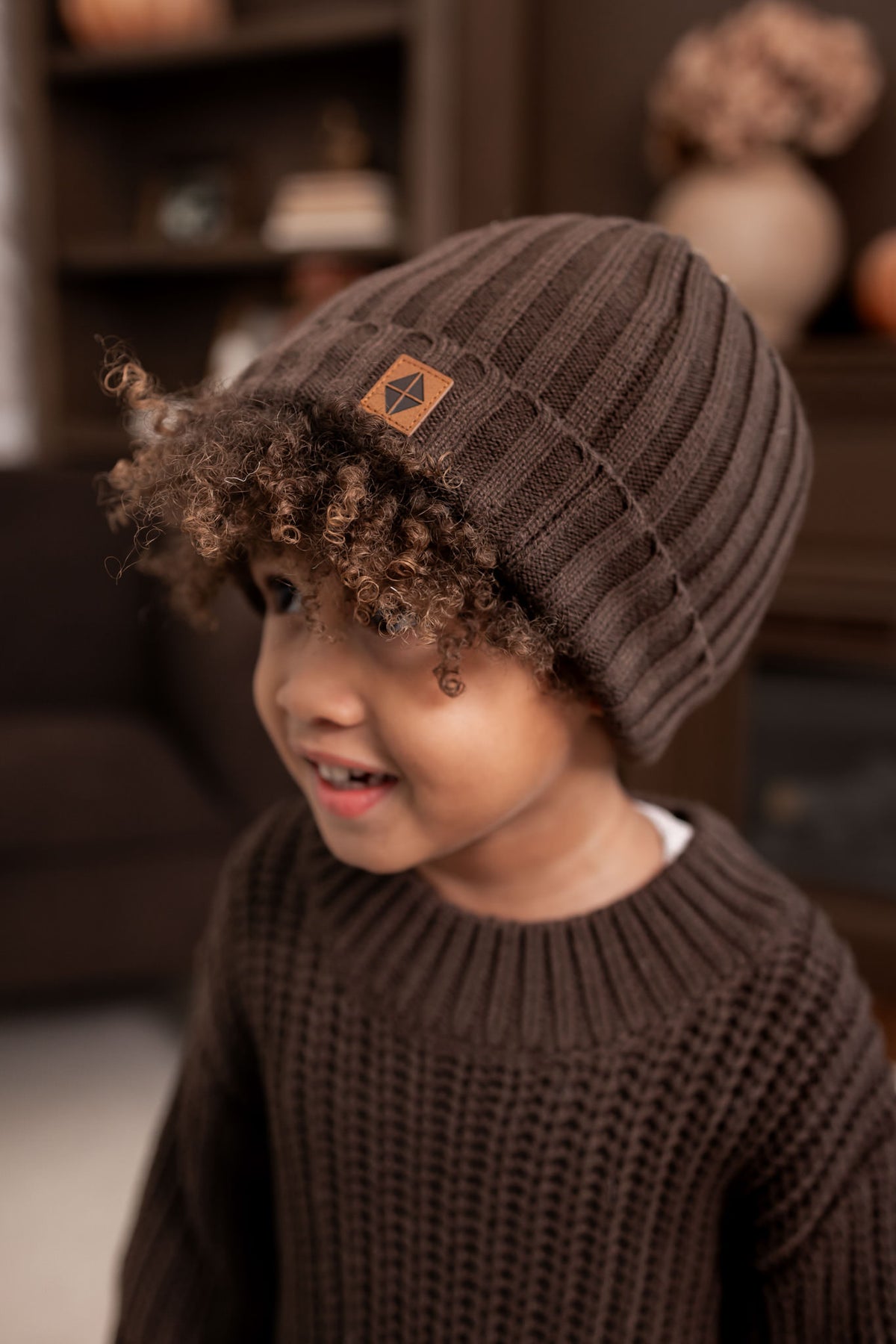 Boy wearing Chunky knit sweater and Chunky knit ribbed beanie in Espresso