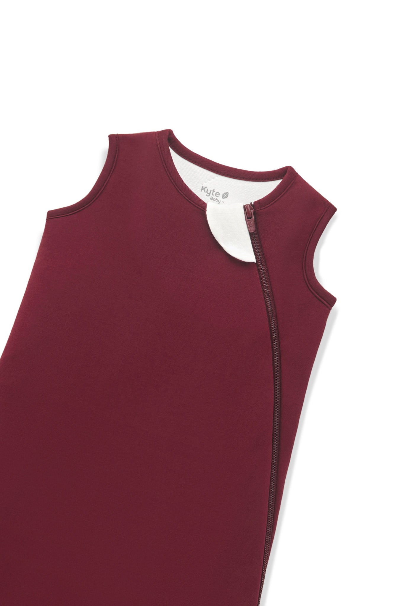 Sleep Bag 2.5 Tog in Burgundy with zipper garage on a white background
