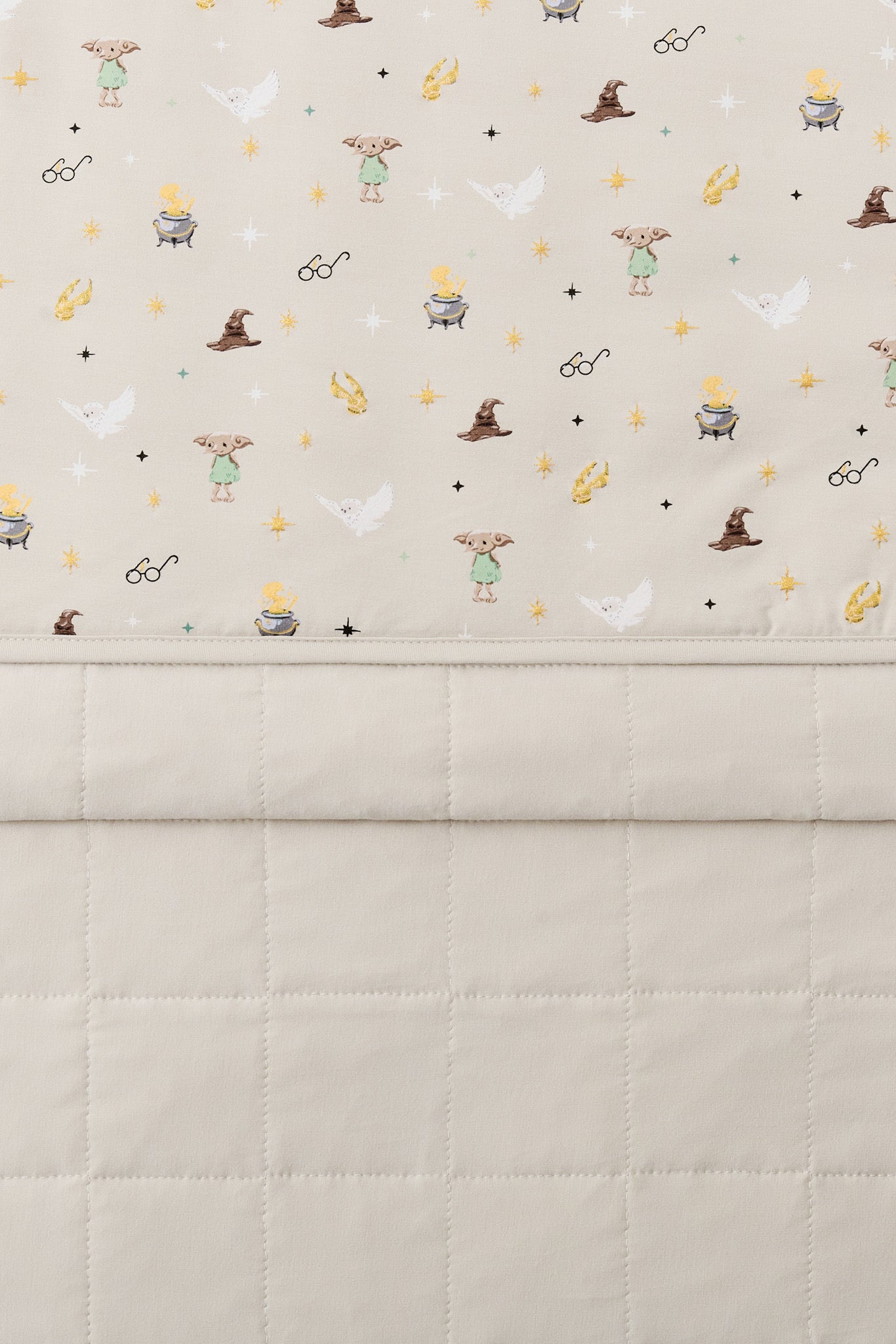 Beige Baby blanket with Harry Potter pattern print and plain beige fabric at back