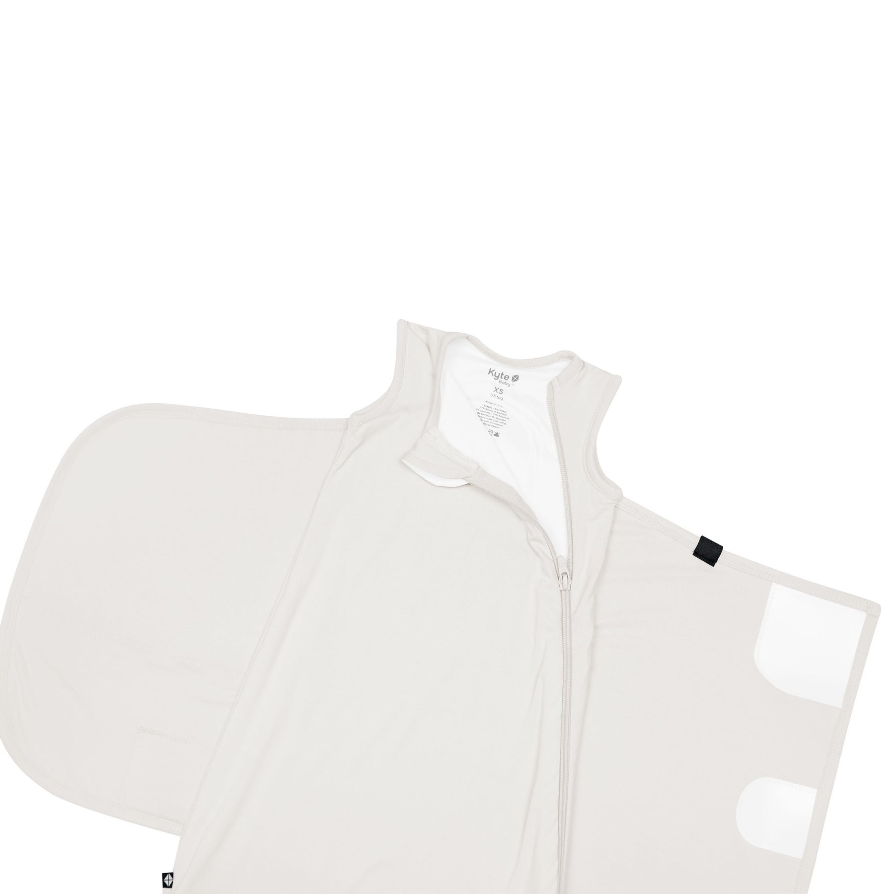 Zipper garage on Sleep Bag Swaddler in Oat 0.5 TOG
