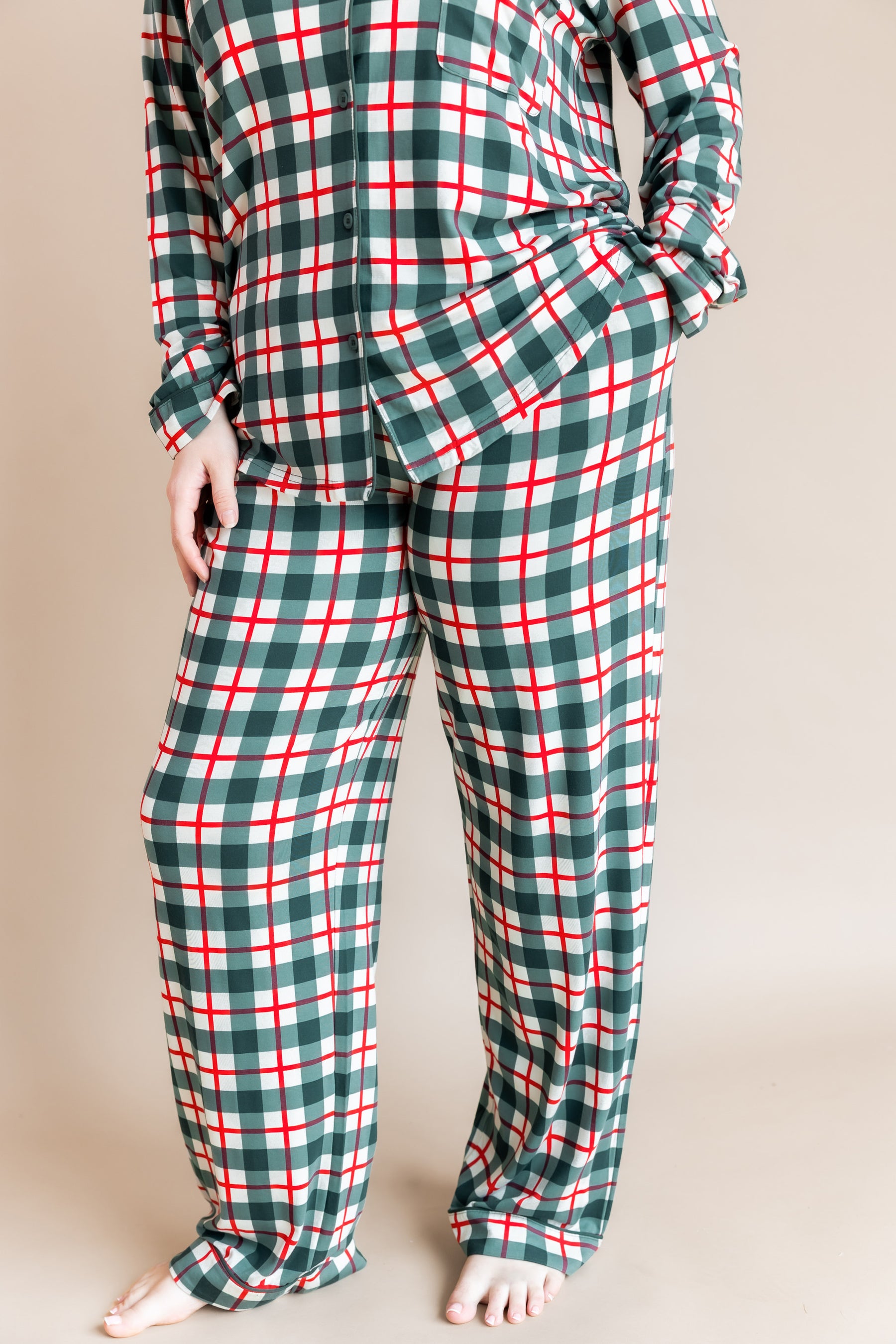 Long-Sleeved Women's Pajama Set in Holiday Plaid