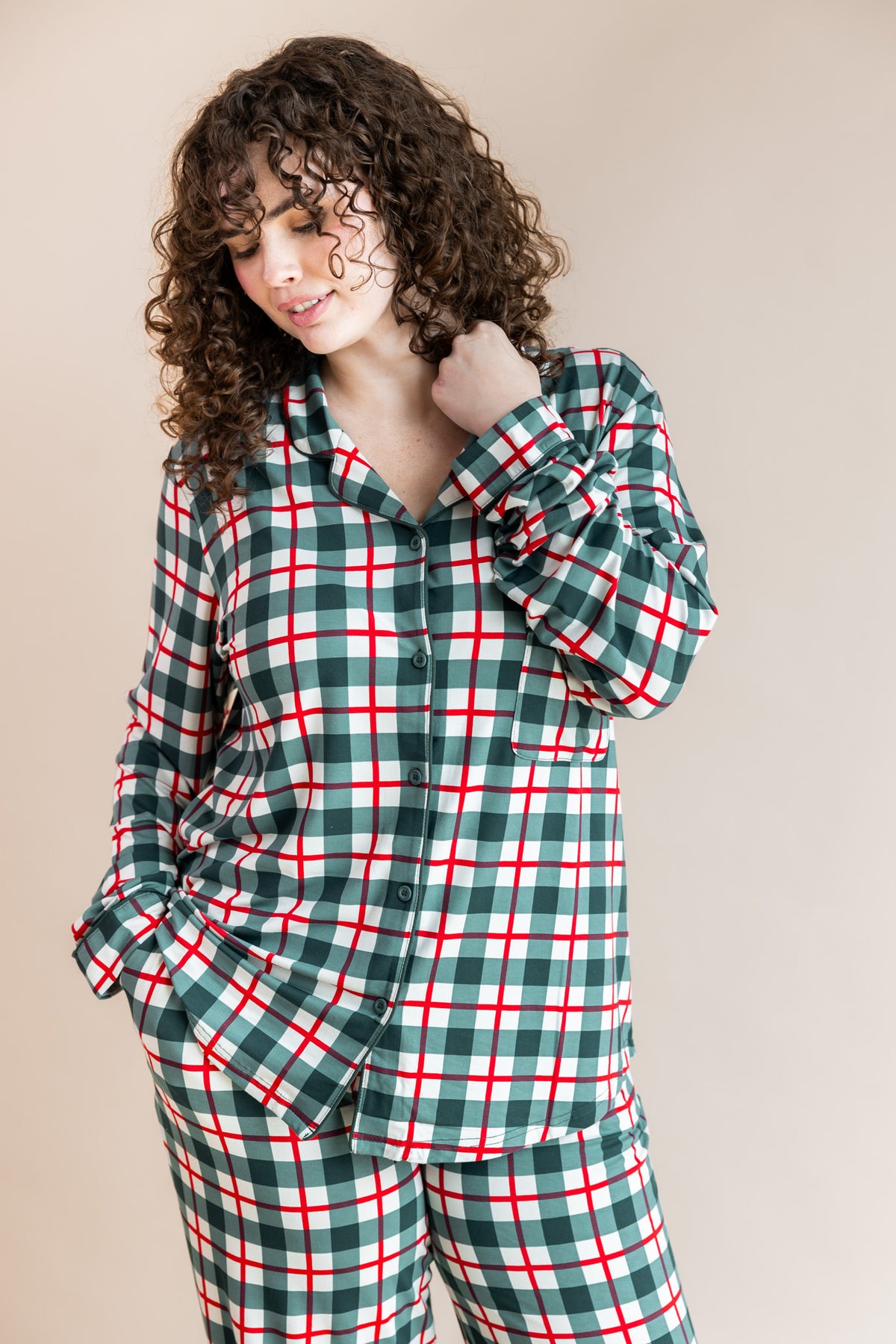 Long-Sleeved Women's Pajama Set in Holiday Plaid