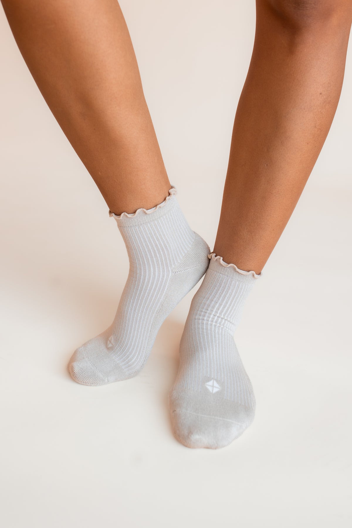 Women's Ruffle Socks in Oat