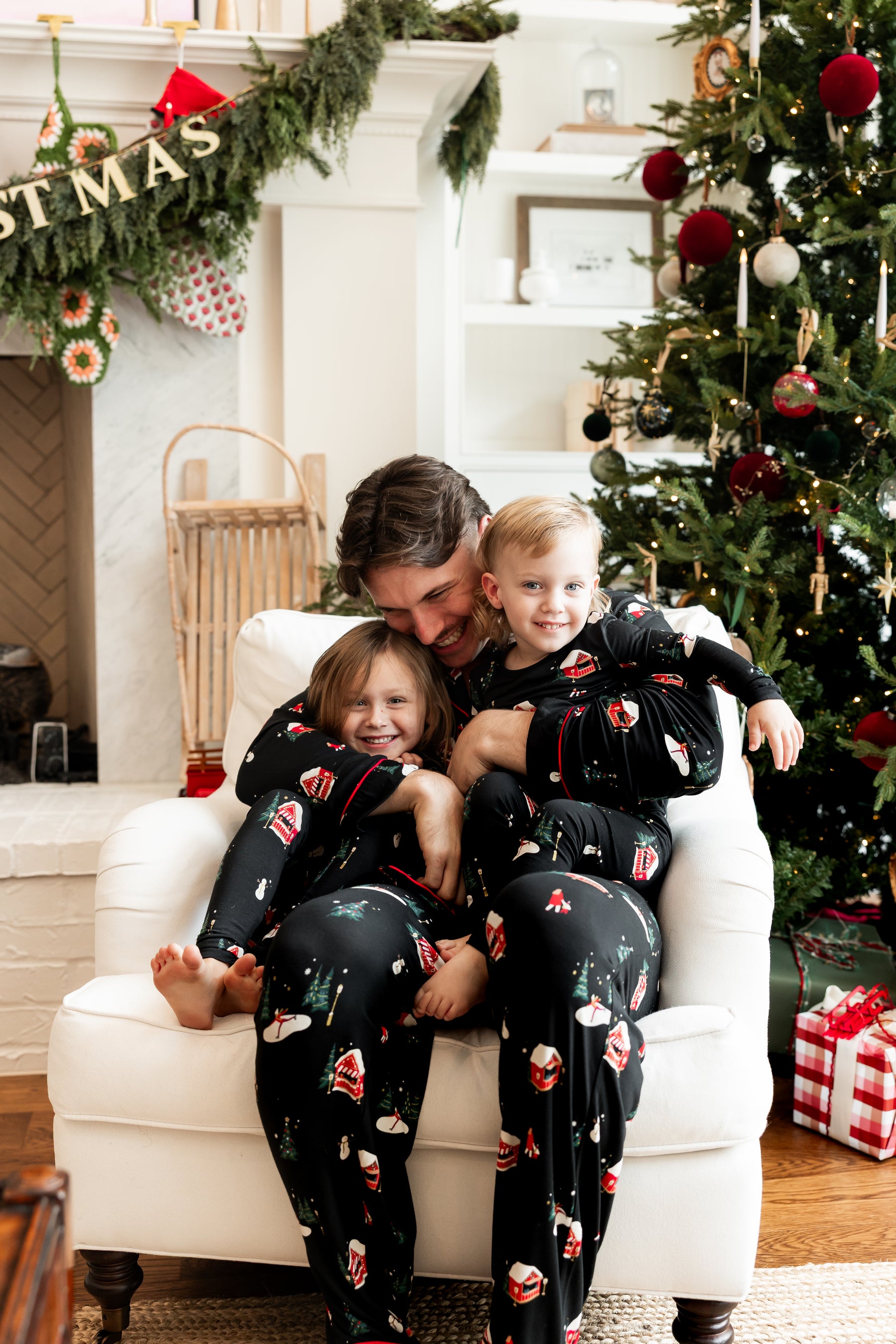 Men's Long Sleeve Pajama Set in Winter Wonderland