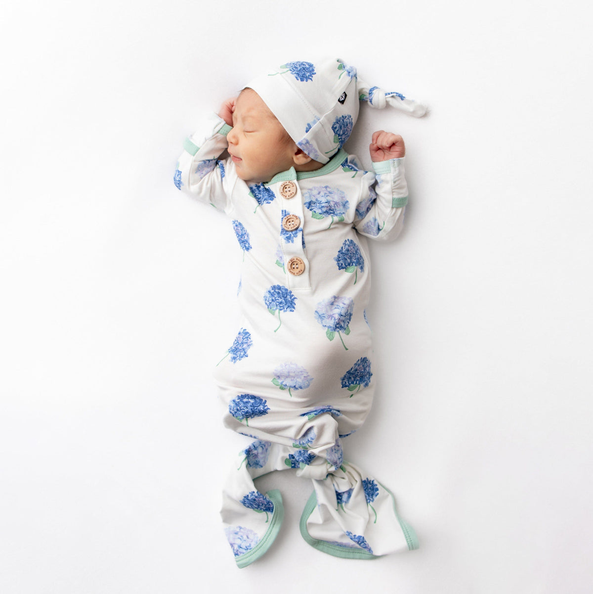 Kyte Baby Knotted Gown with Hat Set Knotted Gown with Hat Set in Hydrangea