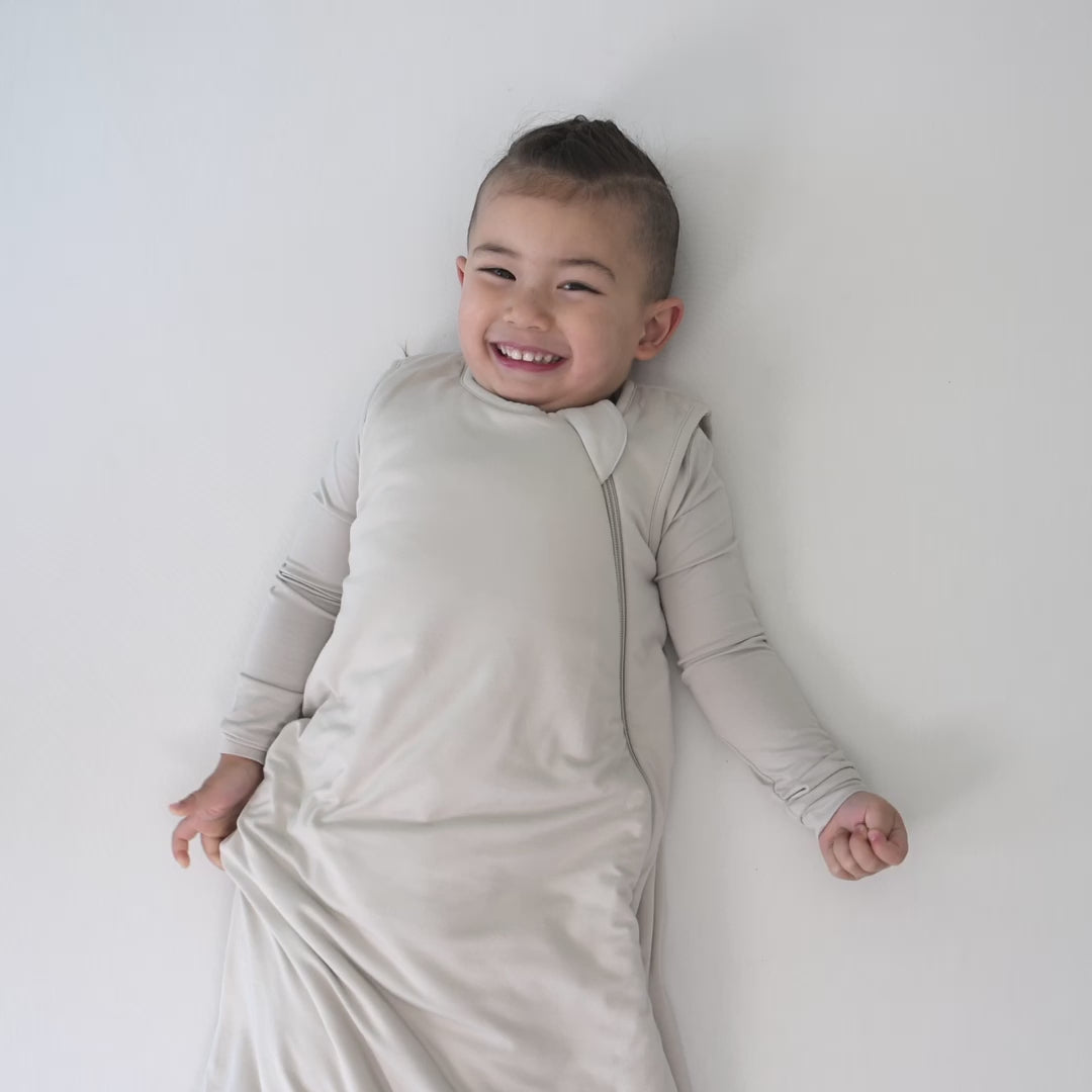 Video of young child wearing the Sleep Bag in Oat 1.0