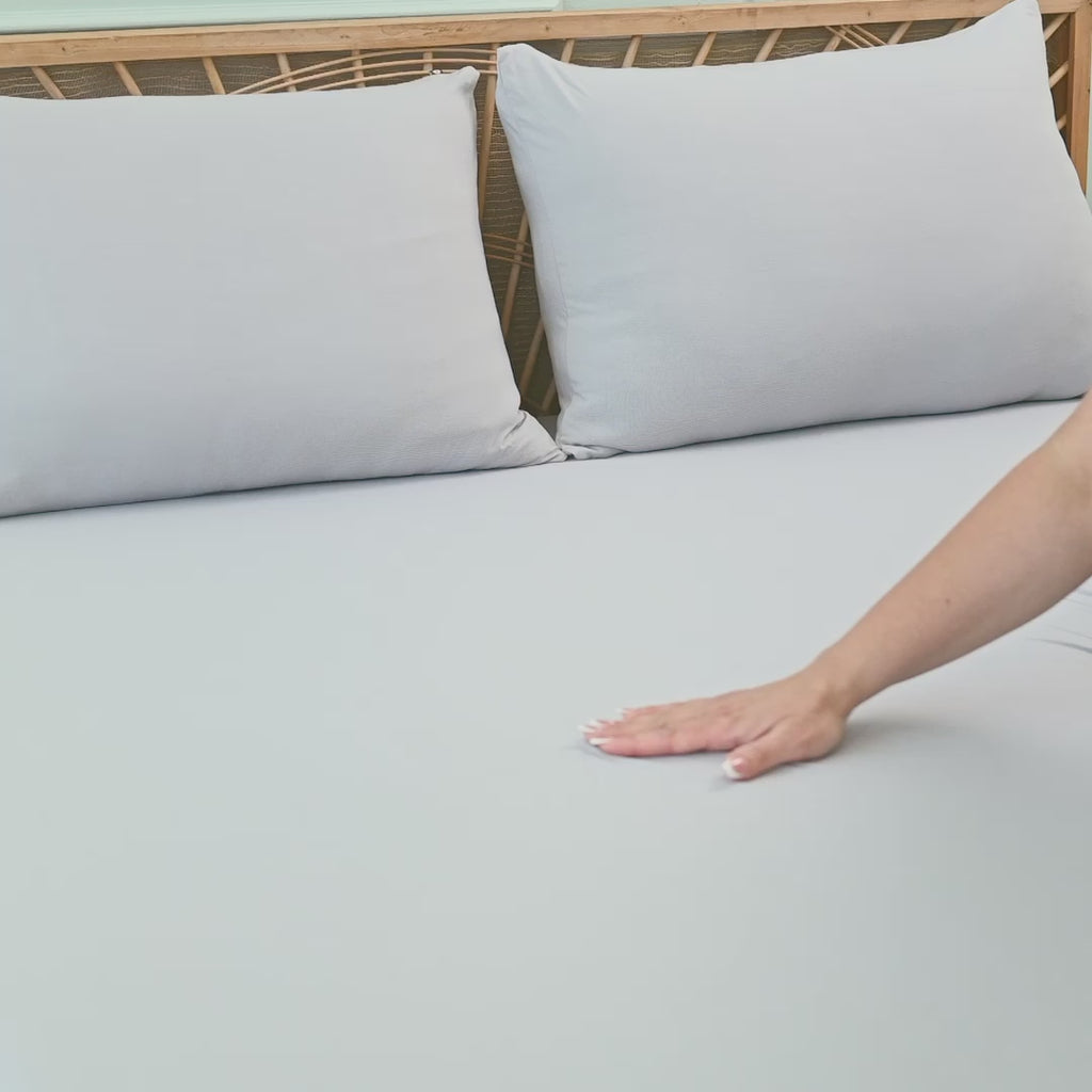 video of Kyte Baby Fitted Sheet and Pillowcases in Storm 