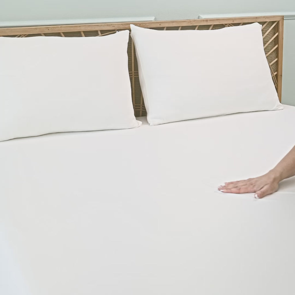 Video of Kyte Baby Fitted Sheet with Pillowcases in Cloud
