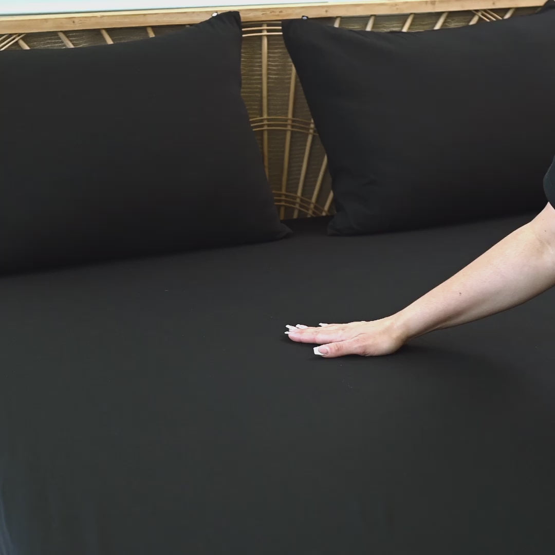 Video of Kyte Baby Fitted Sheet with Pillowcases in Midnight